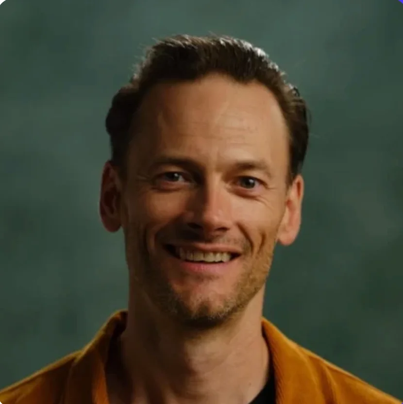 Portrait of Derek Hopfner